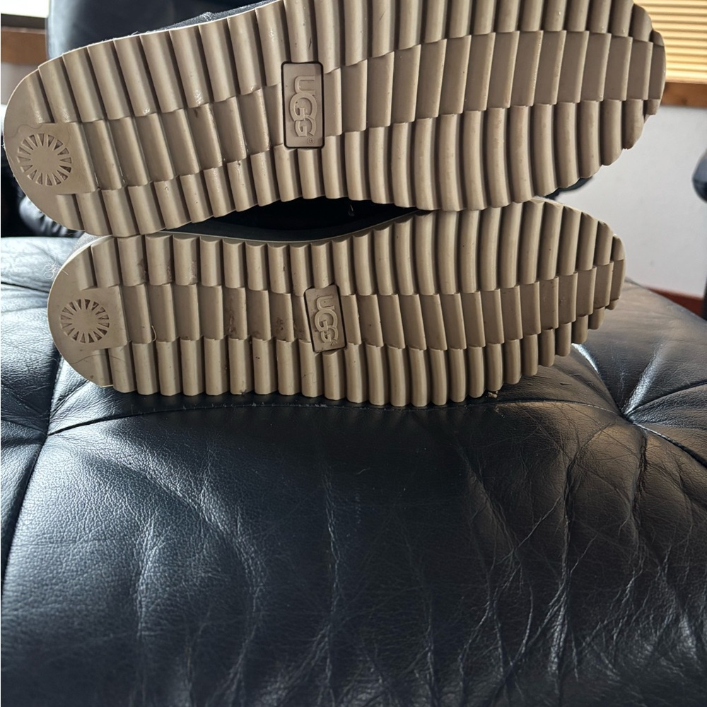 Ugg winter boots. - image 4